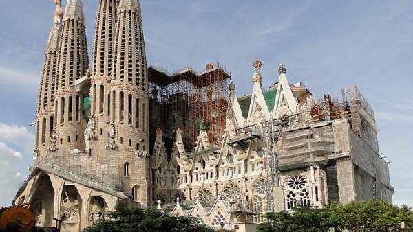 SAGRADA FAMILIA (BARCELONA) SAGRADA FAMILIA (BARCELONA)