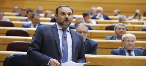 El ministro de Fomento, José Luis Ábalos, en el Senado