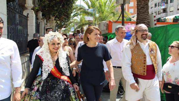 María Dolores de Cospedal visita les Fogueres d'Alacant María Dolores de Cospedal visita les Fogueres d'Alacant