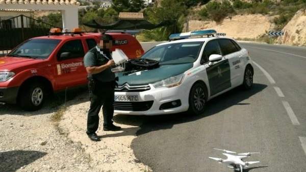 Rescaten diversos ancians perduts en la serra d'Orxeta gràcies a un dron de la Guàrdia Civil Rescaten diversos ancians perduts en la serra d'Orxeta gràcies a un dron de la Guàrdia Civil