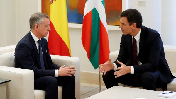 El presidente del Gobierno, Pedro Sánchez, y el lehendakari, Íñigo Urkullu, en La Moncloa en junio de 2018. El presidente del Gobierno, Pedro Sánchez, y el lehendakari, Íñigo Urkullu, en La Moncloa en junio de 2018.