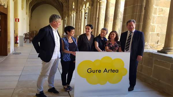 Lectura del fallo de los premios Gure Artea. Lectura del fallo de los premios Gure Artea.