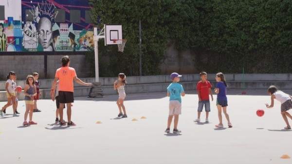 Primer día del 'casal d'estiu' 2018 en la escuela Carlit del Eixample de Barcelona. Primer día del 'casal d'estiu' 2018 en la escuela Carlit del Eixample de Barcelona.