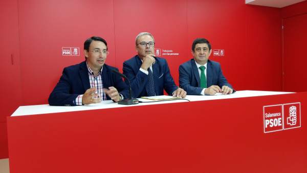 Francisco Reyes (i), en la comparecencia junto a Vicent Torres y Fernando Pablos Francisco Reyes (i), en la comparecencia junto a Vicent Torres y Fernando Pablos
