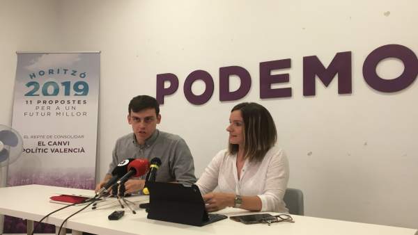 Ferran Martínez y Àngela Ballester en rueda de prensa Ferran Martínez y Àngela Ballester en rueda de prensa