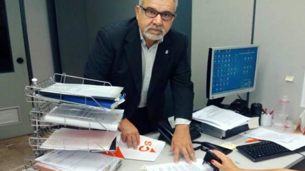 Josep Lluís Bauzá registrando una moción en Palma Josep Lluís Bauzá registrando una moción en Palma