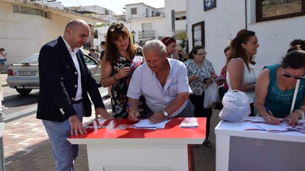 Conejo (PSOE) presenta campaña 'X3 en Igualdad' en Álora Conejo (PSOE) presenta campaña 'X3 en Igualdad' en Álora