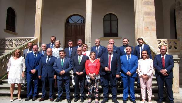 Foto De Familia De Los Asistentes A La Reunión 25-6-2018 Foto De Familia De Los Asistentes A La Reunión 25-6-2018