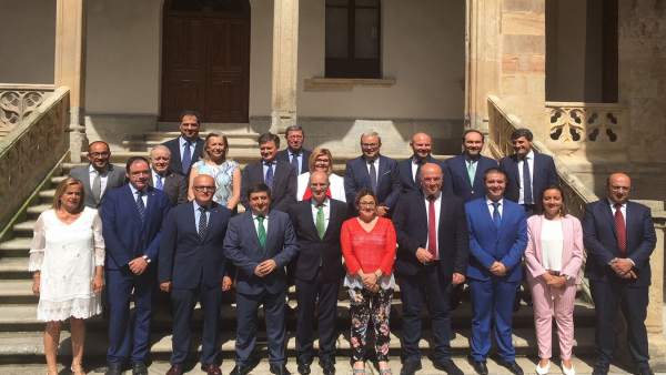 Comisión de Diputaciones, Cabildos y Consejos Insulares de la FEMP. Comisión de Diputaciones, Cabildos y Consejos Insulares de la FEMP.