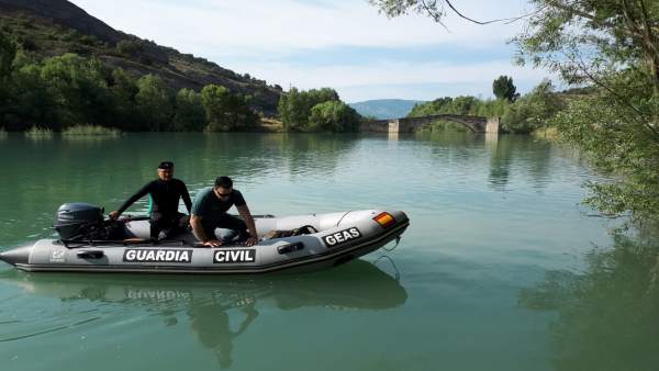 GEAS buscan al joven desaparecido en el río Ésera. GEAS buscan al joven desaparecido en el río Ésera.