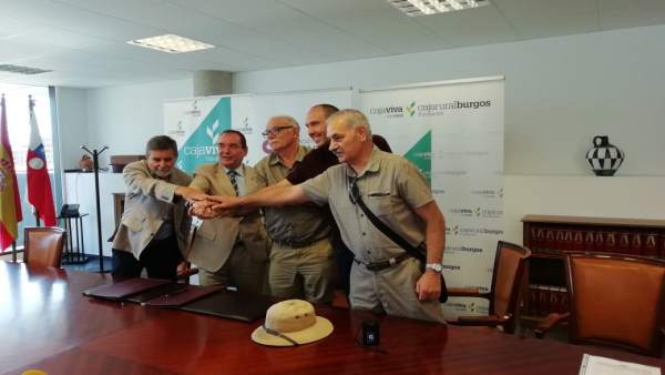 Firma del convenio entre Caja Rural y Atapuerca 25-6-2018 Firma del convenio entre Caja Rural y Atapuerca 25-6-2018