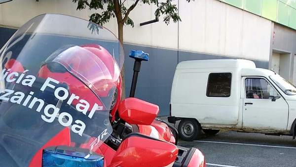 Policía Foral intercepta un vehículo. Policía Foral intercepta un vehículo.