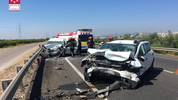 Mor una dona i una altra resulta ferida després de xocar dos turismes en la N-340 a Vila-real Mor una dona i una altra resulta ferida després de xocar dos turismes en la N-340 a Vila-real