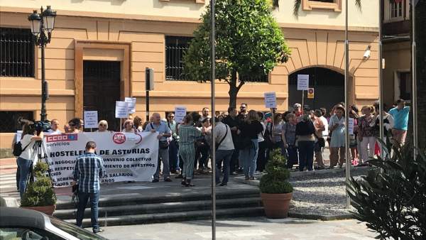 Concentración trabajadores de Hostelería en Oviedo Concentración trabajadores de Hostelería en Oviedo