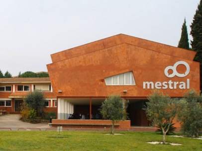 Exterior de la escuela Mestral de Igualada.