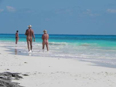 ¿Se puede tener sexo en una playa nudista?
