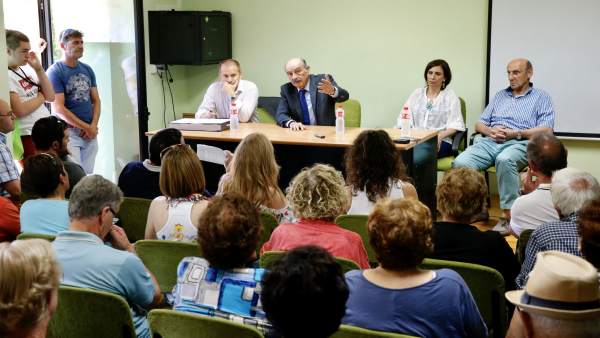 Mazón se reúne con vecinos del barrio Penías Mazón se reúne con vecinos del barrio Penías
