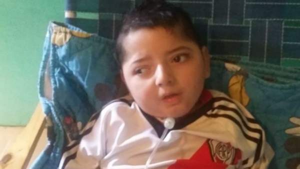 Valentino Ladislao, el niño electrodependiente que falleció tras un corte de luz en su casa de Lomas de Zamora (Argentina). Valentino Ladislao, el niño electrodependiente que falleció tras un corte de luz en su casa de Lomas de Zamora (Argentina).