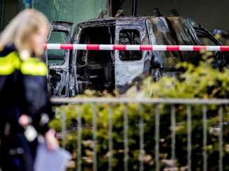Estrellan un coche contra la sede del diario holandés 'De Telegraaf'