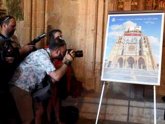 El nuevo sello que conmemora la Catedral de León y subsana el error.