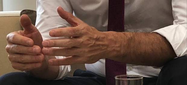 Manos de Pedro Sánchez