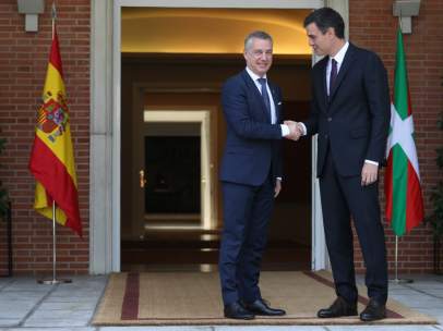 Pedro Sánchez recibe en la Moncloa a Íñigo Urkullu.