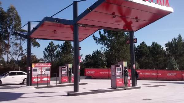 Una gasolinera. Una gasolinera.