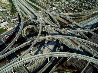 Yann Arthus-Bertrand. Intercambiador entre las autopistas 105 y 110, Los Ángeles