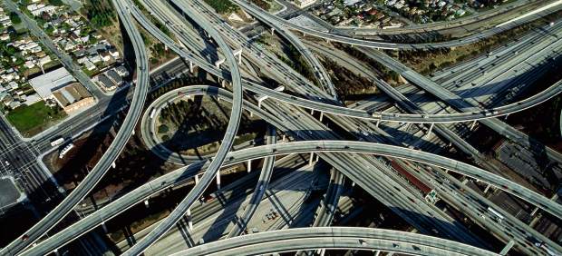 Yann Arthus-Bertrand. Intercambiador entre las autopistas 105 y 110, Los Ángeles