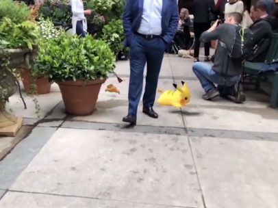 Pikachu se esconde