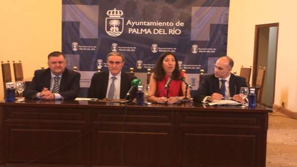 Zurera, Ruiz Almenara, Del Pino y de la Torre en el acto de firma Zurera, Ruiz Almenara, Del Pino y de la Torre en el acto de firma
