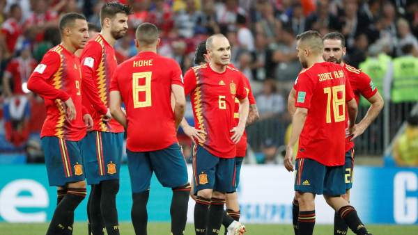 Los jugadores de la selección, durante la tanda de penaltis.