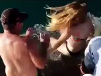 Arrastrada por un tiburón