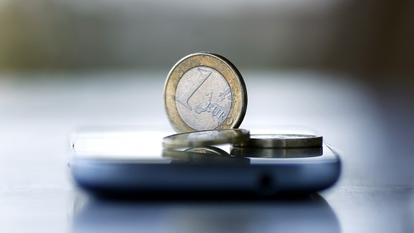 Una moneda de un euro. Una moneda de un euro.