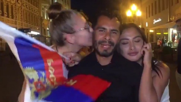 Periodista mexicano acosado Periodista mexicano acosado