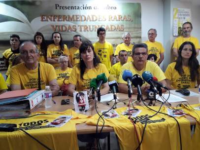 Rosa García y Francisco Ureña (centro) en la rueda de prensa en la sede de Remps