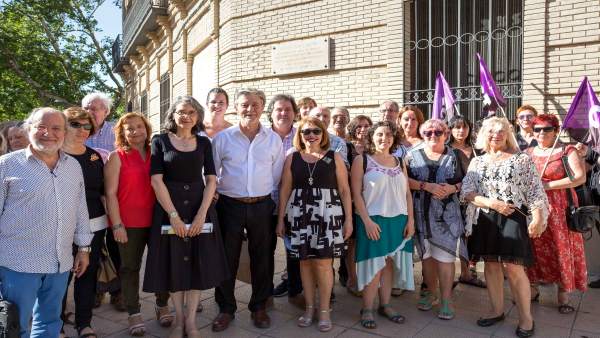 Homenaje a Amparo Poch Homenaje a Amparo Poch
