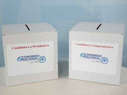 Urnas donde los afiliados depositarán su voto al candidato a la presidencia del PP y para elegir compromisarios.