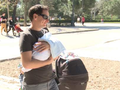El permiso de paternidad se amplía a cinco semanas desde hoy