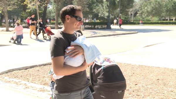 El permiso de paternidad se amplía a cinco semanas desde hoy El permiso de paternidad se amplía a cinco semanas desde hoy