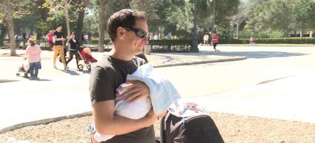 El permiso de paternidad se amplía a cinco semanas desde hoy