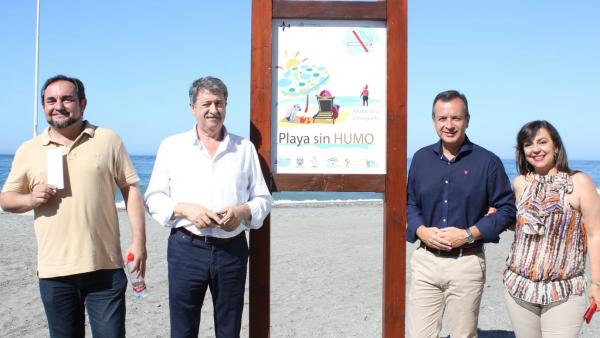 Motril cuenta con la primera playa sin humo del litoral andaluz Motril cuenta con la primera playa sin humo del litoral andaluz