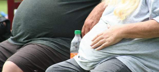 Dos personas con sobrepeso