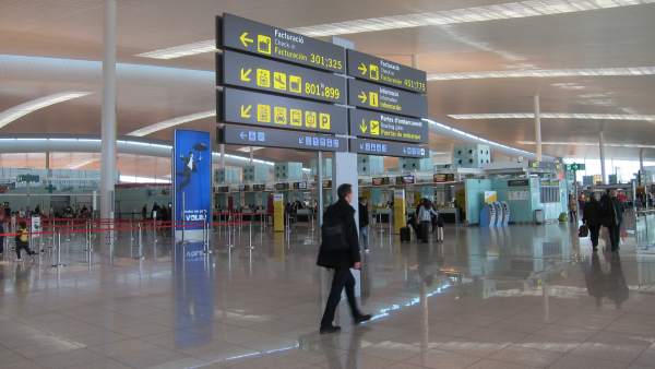 Hall del Aeropuerto de El Prat Terminal 1 Hall del Aeropuerto de El Prat Terminal 1