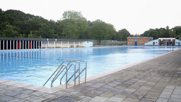Piscina de Colmenar del Arroyo donde se ahogó el menor. Piscina de Colmenar del Arroyo donde se ahogó el menor.