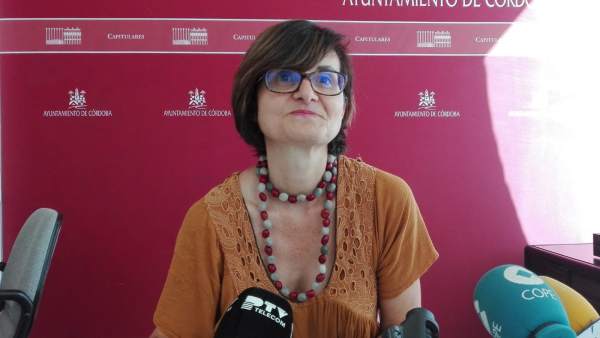 Amparo Pernichi en rueda de prensa Amparo Pernichi en rueda de prensa