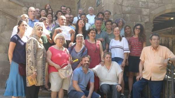 Imagen de las asociaciones firmantes del manifiesto en defensa del Raval. Imagen de las asociaciones firmantes del manifiesto en defensa del Raval.