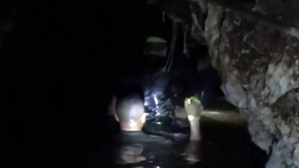 Elon Musk, en el interior de la cueva de Tailandia Elon Musk, en el interior de la cueva de Tailandia