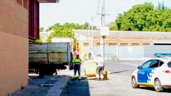 Retirada de colchones de los Camps Elisis en Lleida Retirada de colchones de los Camps Elisis en Lleida
