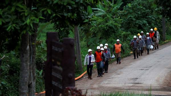 Miembros de los equipos de rescate en Tailandia Miembros de los equipos de rescate en Tailandia